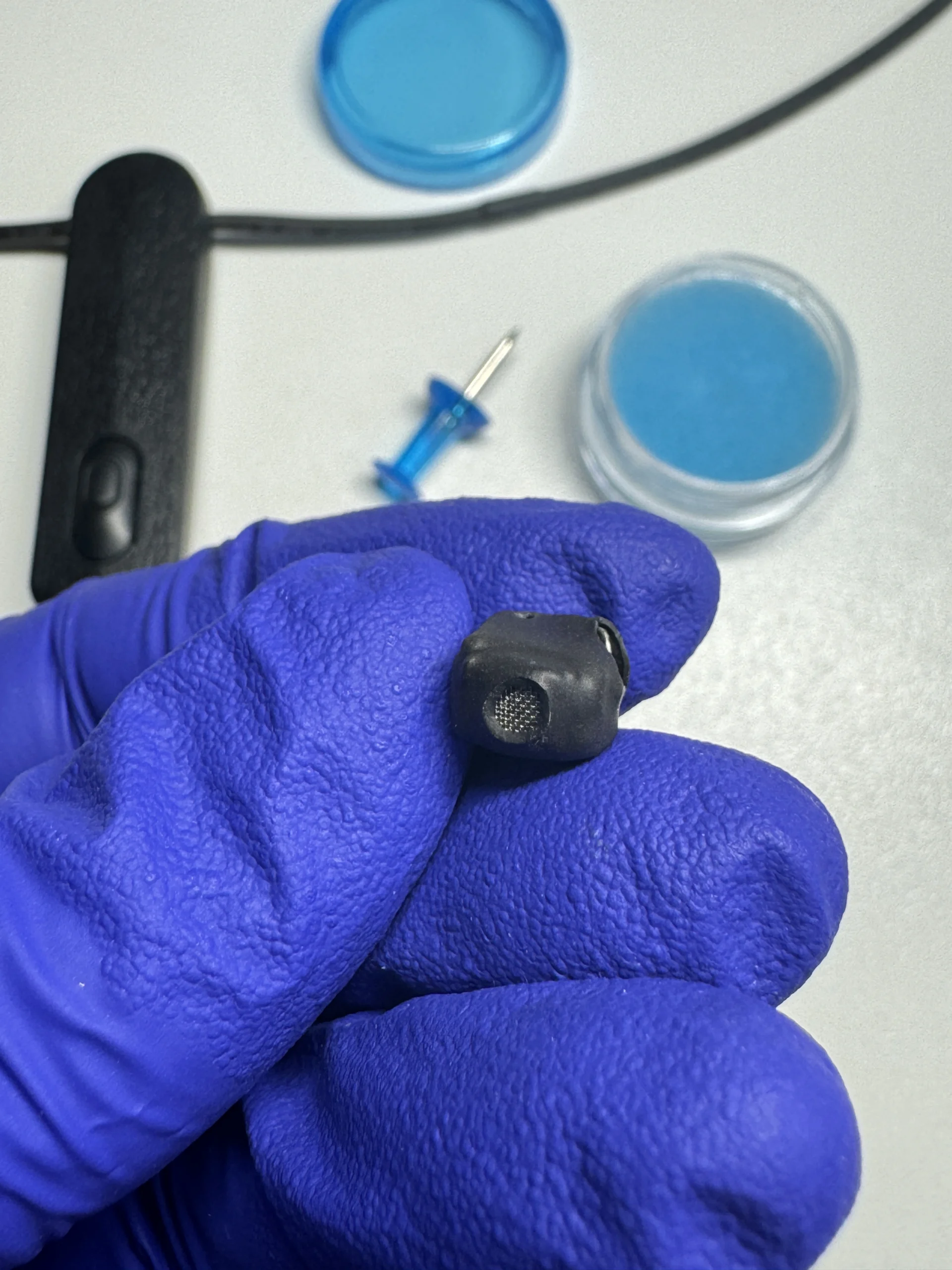 Mikrosluchátka pujcit